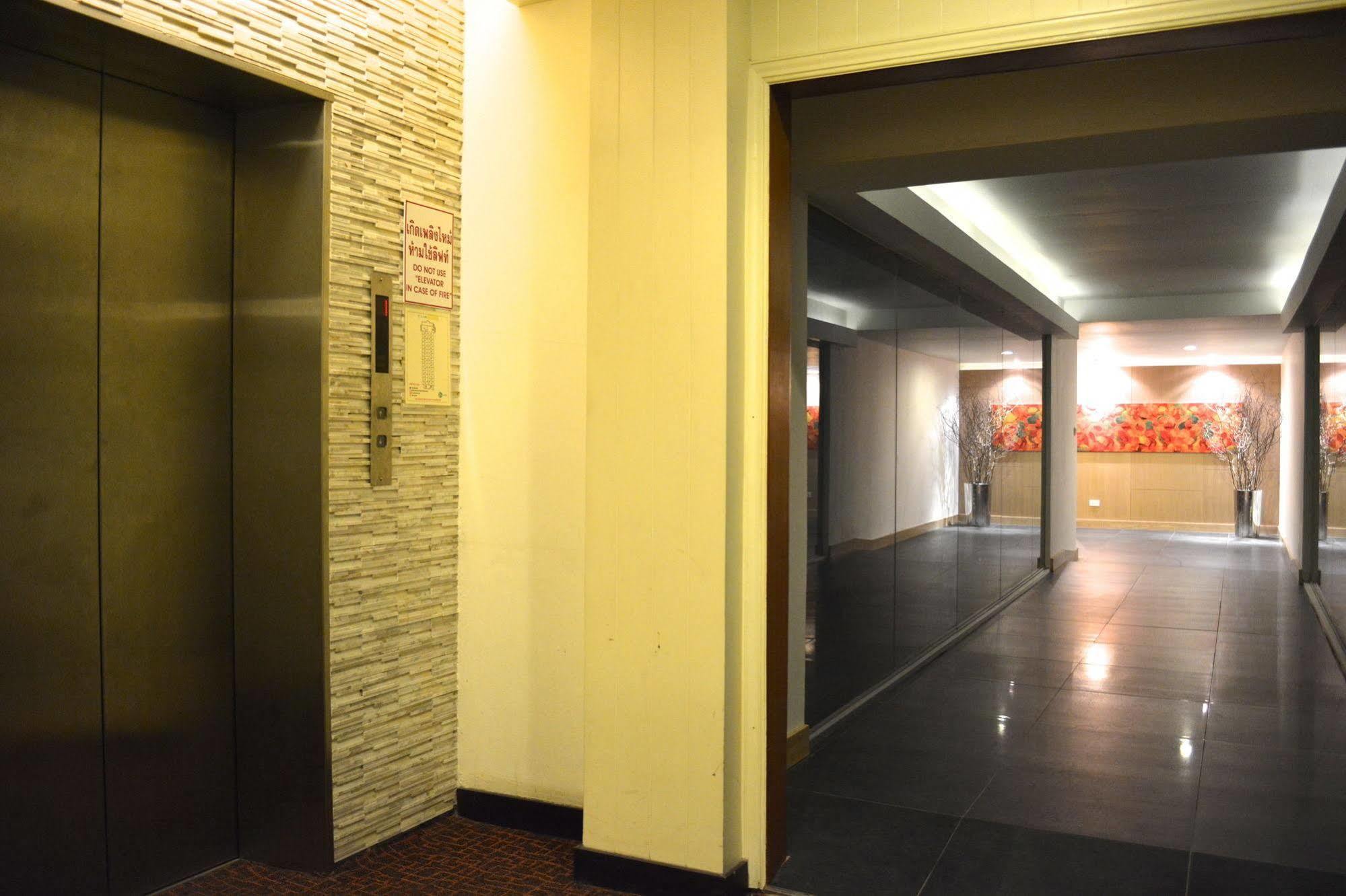 A-One Motel Bangkok Extérieur photo